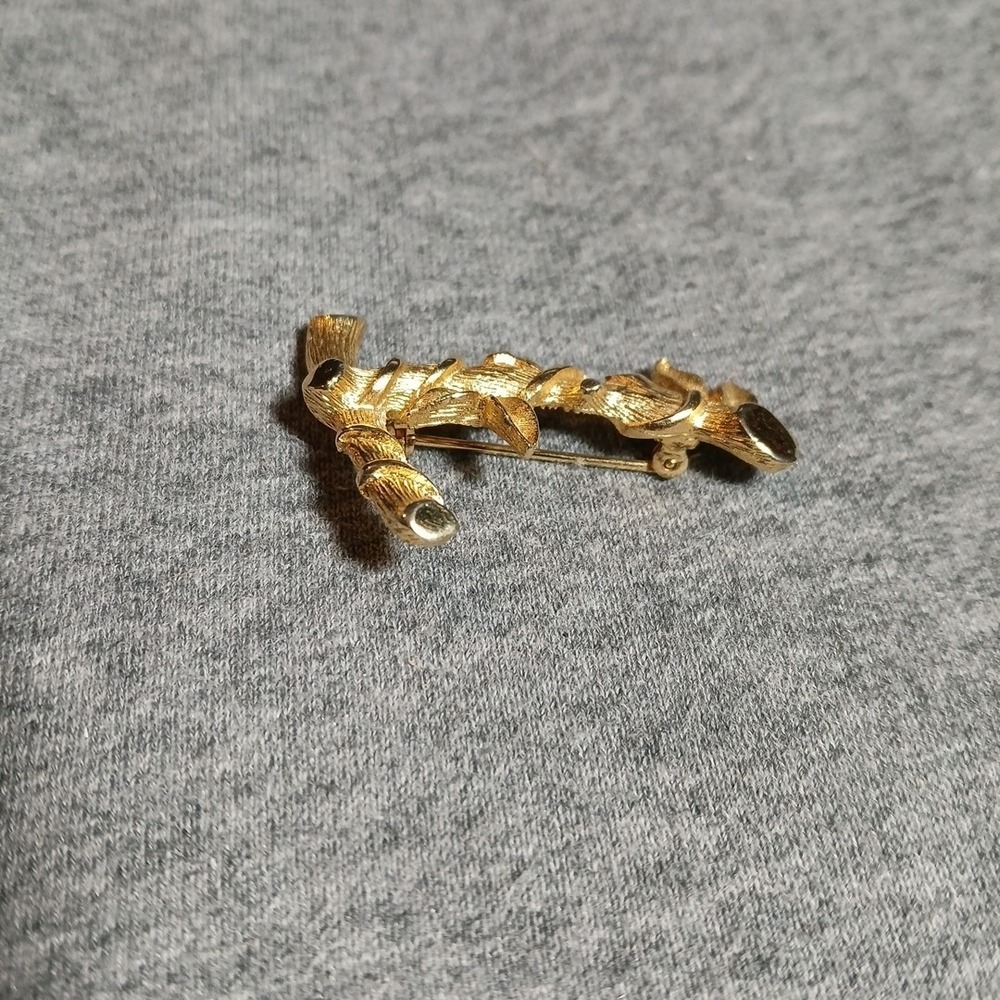 Vtg 1964 Sarah Coventry initial "T" brooch from the Sarah's ABC's collection - Picture 4 of 6